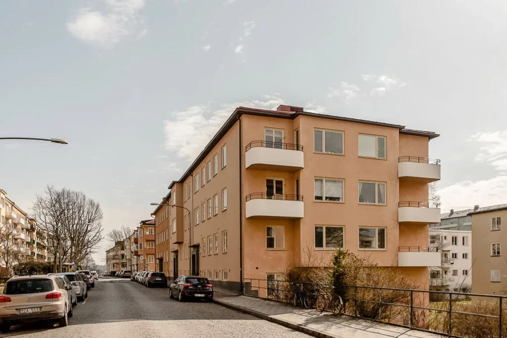 3. Stenla╠eggning av uppfart till bostadsra╠ettsfo╠erening